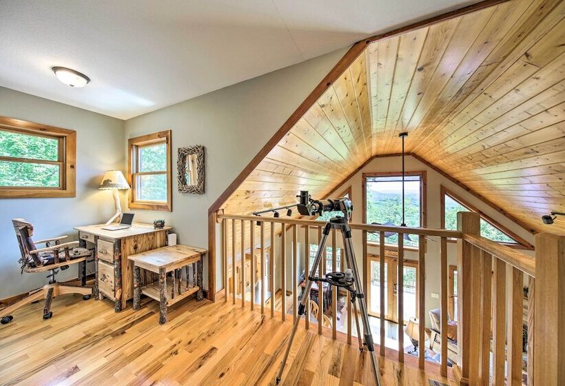 Spacious Murphy Chalet W/ Hot Tub: Mtn Views!