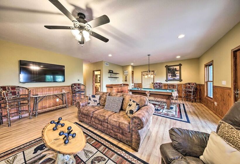 Spacious Murphy Chalet W/ Hot Tub: Mtn Views!