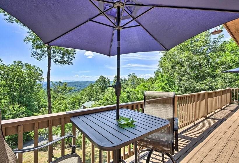 Spacious Murphy Chalet W/ Hot Tub: Mtn Views!