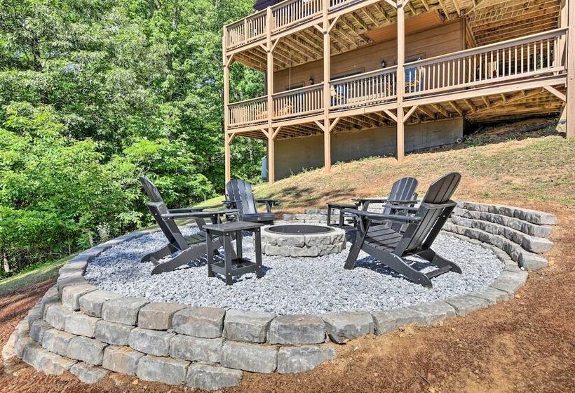 Spacious Murphy Chalet W/ Hot Tub: Mtn Views!