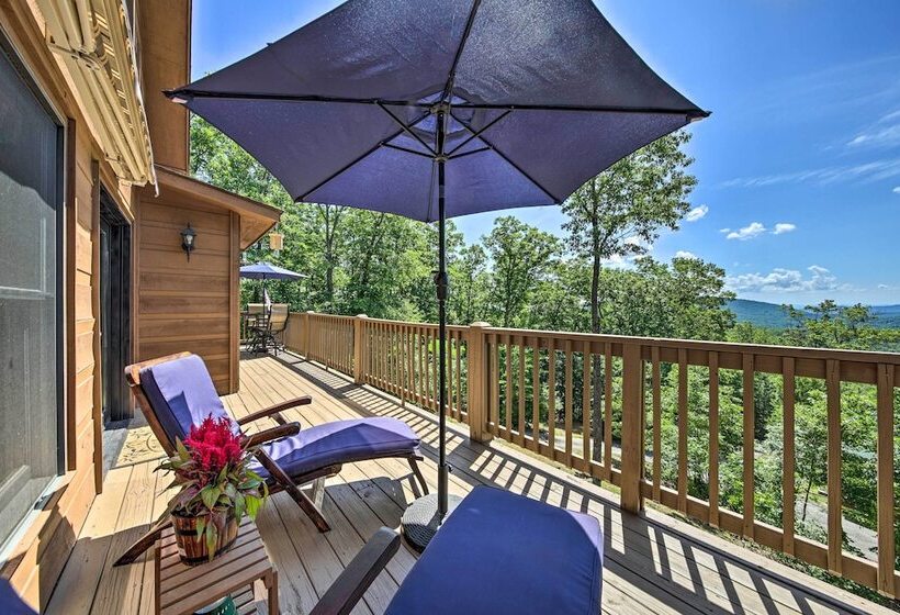 Spacious Murphy Chalet W/ Hot Tub: Mtn Views!