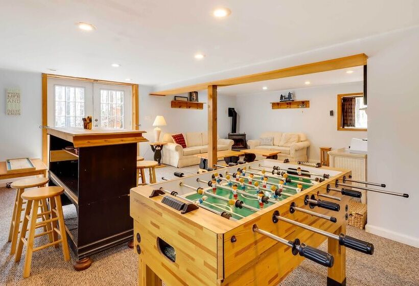 Spacious Pocono Lake House Near Skiing & Swimming!