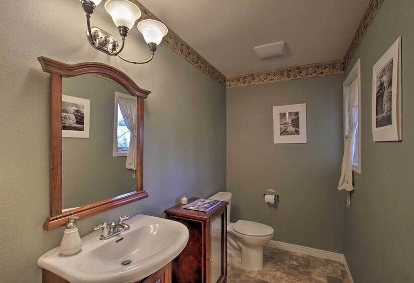 Spacious Port Angeles House W/ Hot Tub & Game Room