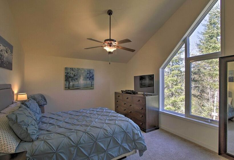 Spacious Port Angeles House W/ Hot Tub & Game Room