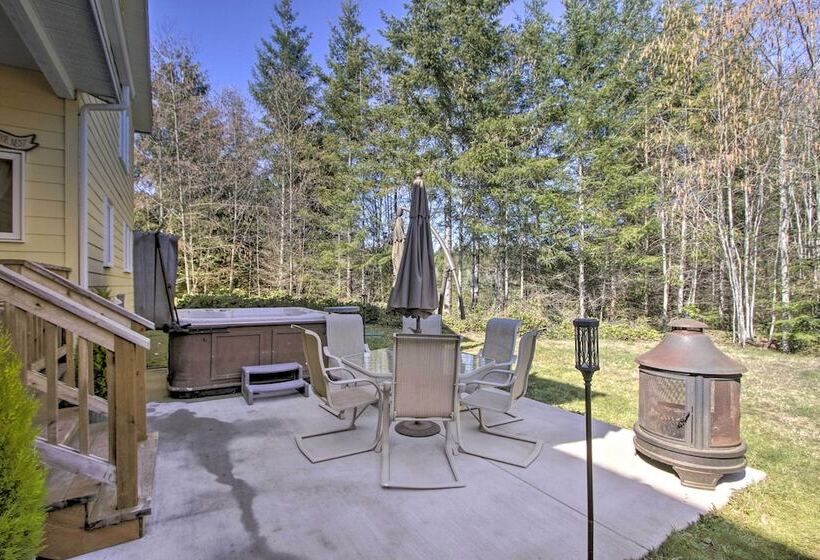 Spacious Port Angeles House W/ Hot Tub & Game Room