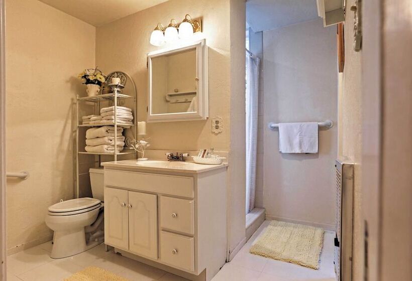 South Lake Tahoe: Spacious House W/ Deck & Grill!