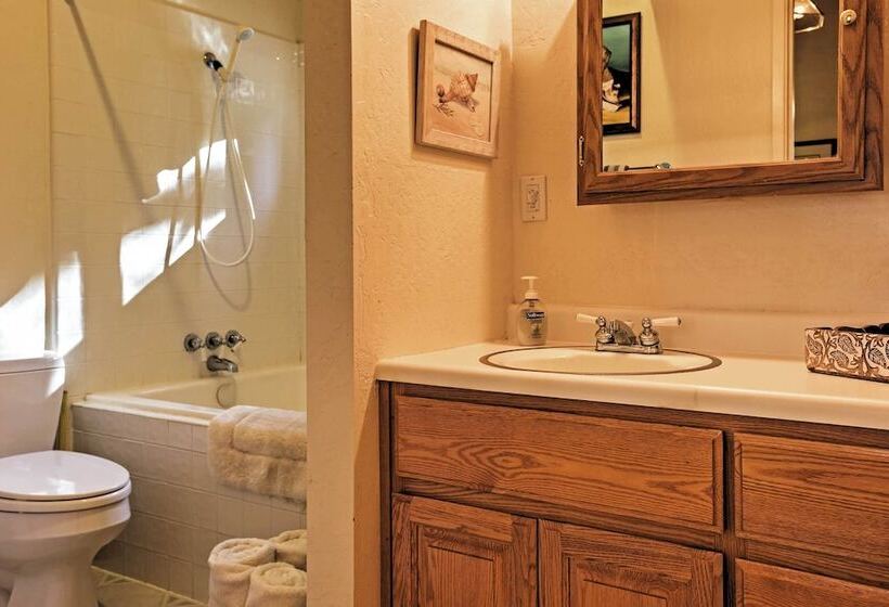 South Lake Tahoe: Spacious House W/ Deck & Grill!