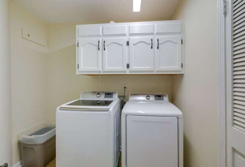 Spacious Southaven Home On 8 Acres W/ Private Pool