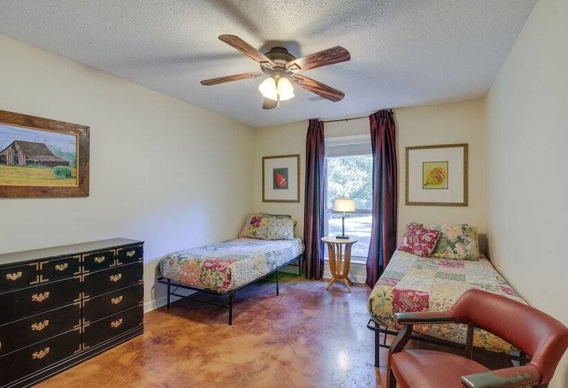 Spacious Southaven Home On 8 Acres W/ Private Pool