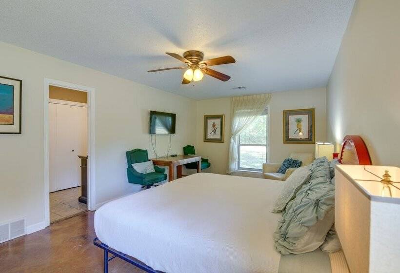 Spacious Southaven Home On 8 Acres W/ Private Pool