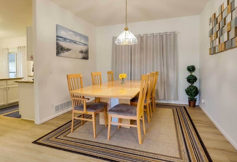 Spacious Thornton Home: 15 Mi To Downtown Denver!