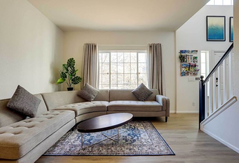 Spacious Thornton Home: 15 Mi To Downtown Denver!
