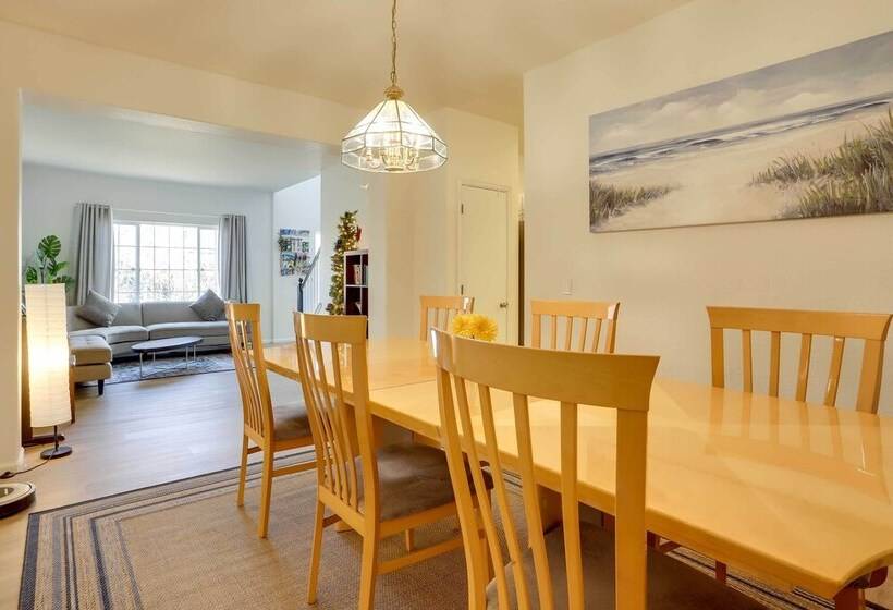 Spacious Thornton Home: 15 Mi To Downtown Denver!