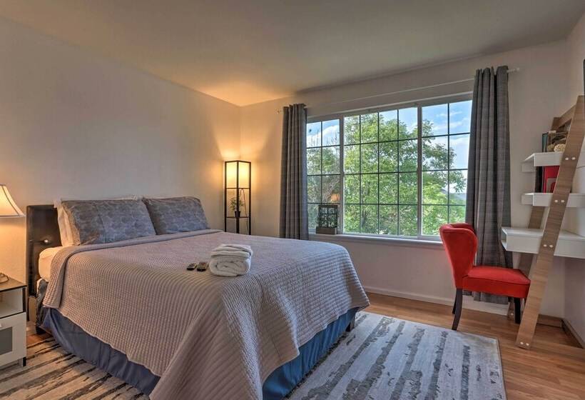 Spacious Thornton Home: 15 Mi To Downtown Denver!
