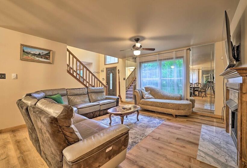 Spacious Tobyhanna Home W/ Lake Access & Fire Pit!