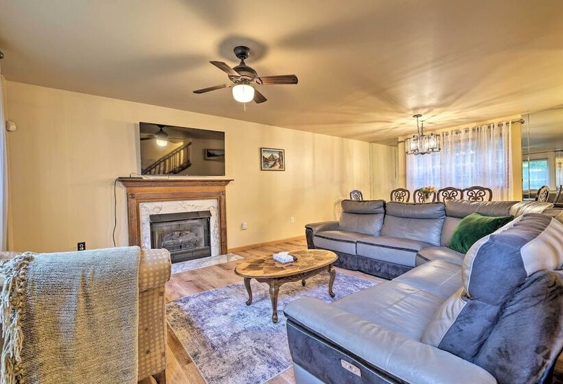 Spacious Tobyhanna Home W/ Lake Access & Fire Pit!