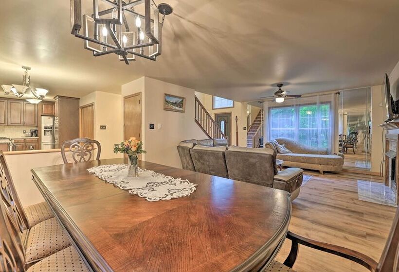 Spacious Tobyhanna Home W/ Lake Access & Fire Pit!
