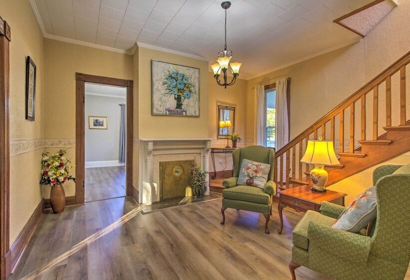 Spacious Virginia Retreat W/ Mountain Views