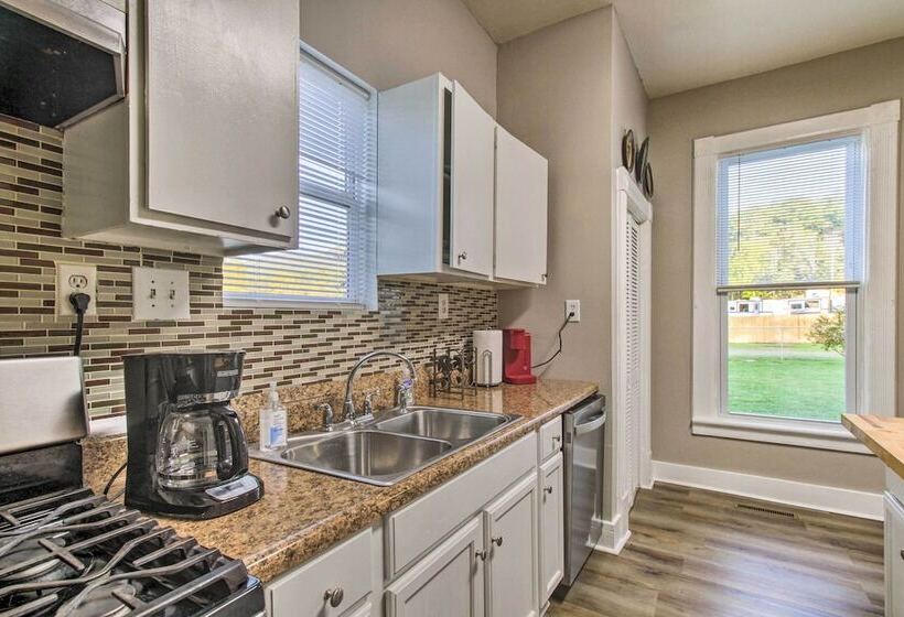 Spacious Virginia Retreat W/ Mountain Views