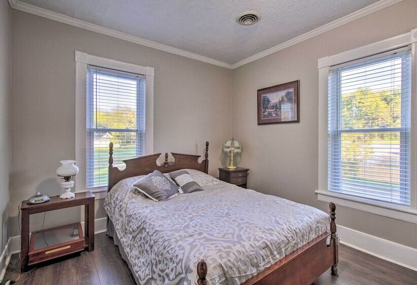 Spacious Virginia Retreat W/ Mountain Views