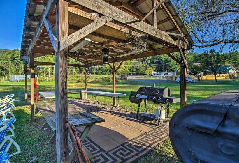 Spacious Virginia Retreat W/ Mountain Views