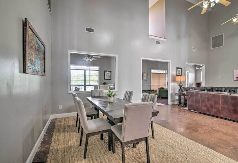 Starkvegas Clubhouse ~ 2 Mi To Msu Campus!