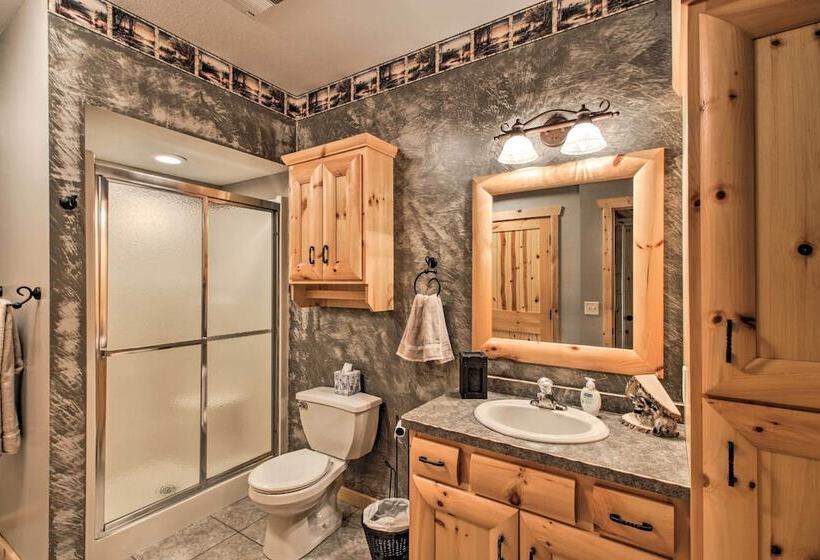 Stunning Crosslake Cabin W/ Deck And Lake Views!