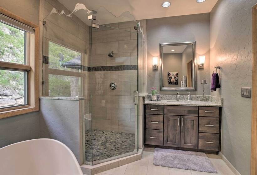 Stunning Mtn Views, Private Stream: Evergreen Gem!