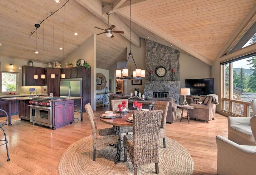 Stunning Mtn Views, Private Stream: Evergreen Gem!