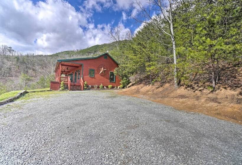 Sevierville Cabin W/ Outdoor Kitchen & Hot Tub!