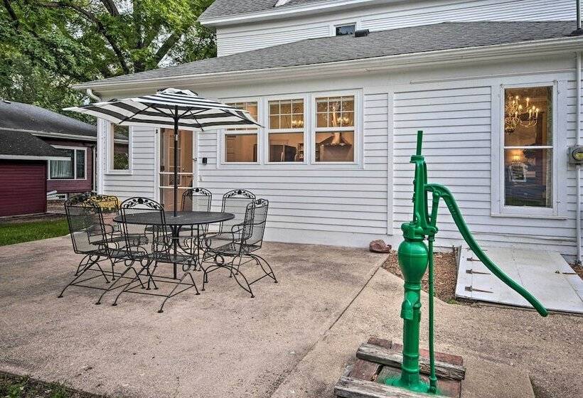 Dtwn Stunning Spirit Lake Escape   Walk To Shore!