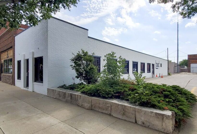 Dtwn Stunning Spirit Lake Escape   Walk To Shore!