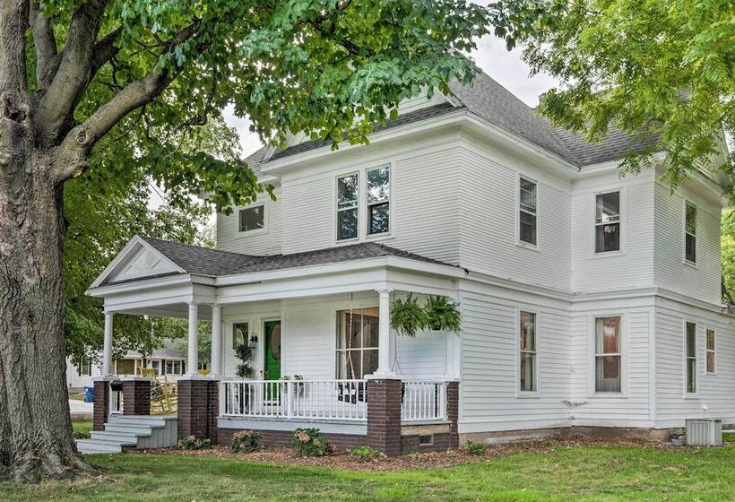 Dtwn Stunning Spirit Lake Escape   Walk To Shore!