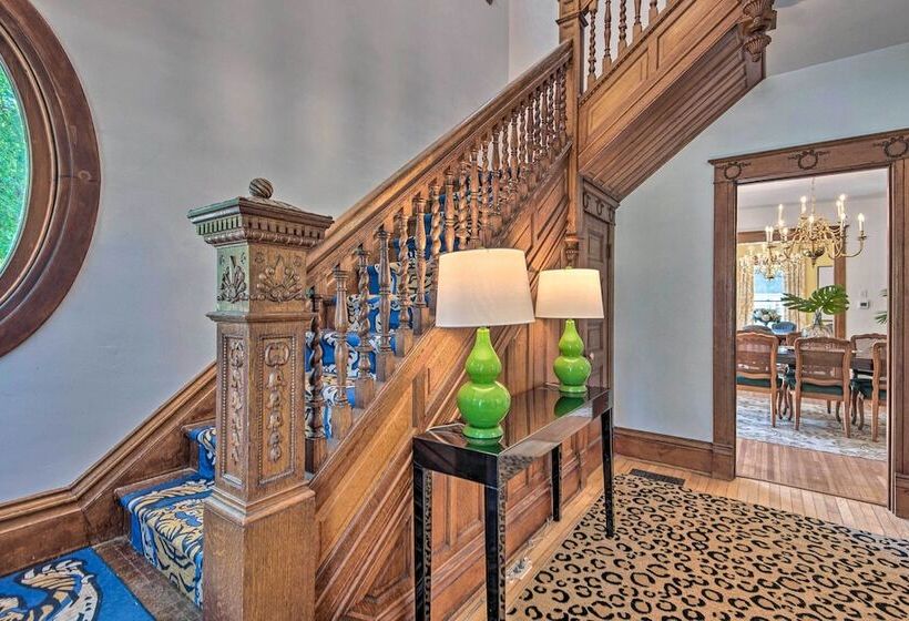 Dtwn Stunning Spirit Lake Escape   Walk To Shore!