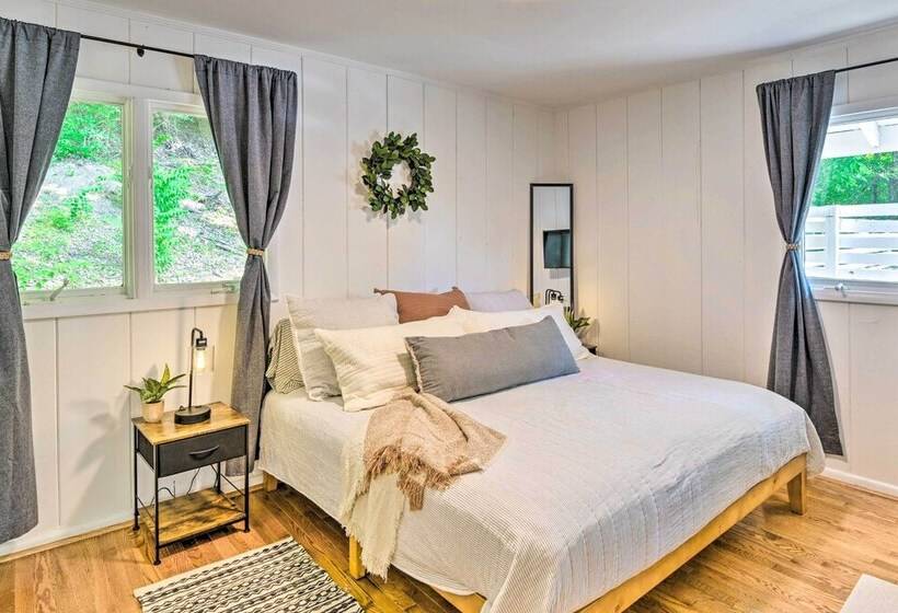 Stylish Franklin Cabin On 6 Private Acres!