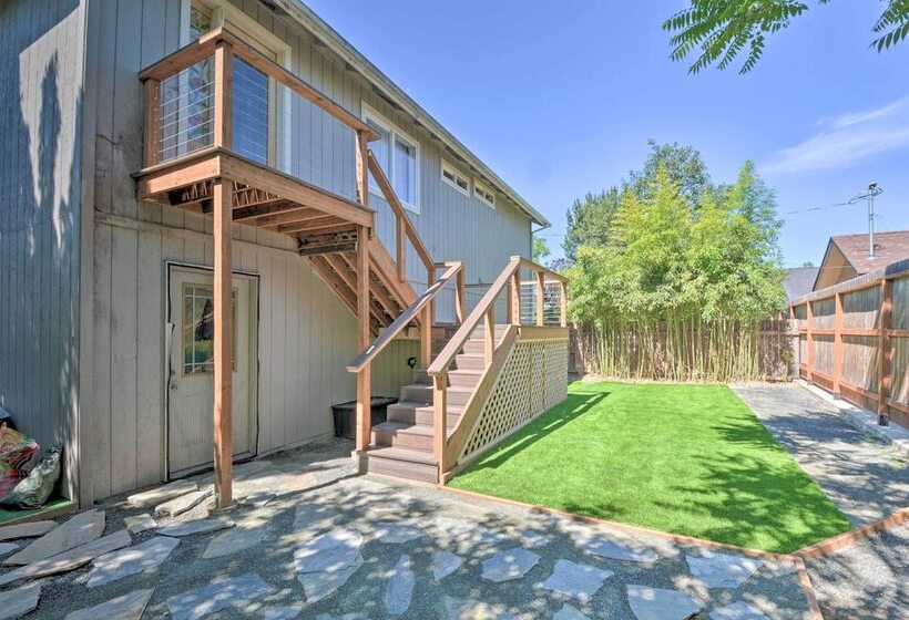 Sunny Grants Pass Home Near Parks & Breweries!