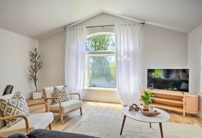 Sunny Grants Pass Home Near Parks & Breweries!