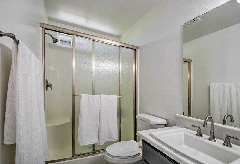 Sunny Grants Pass Home Near Parks & Breweries!