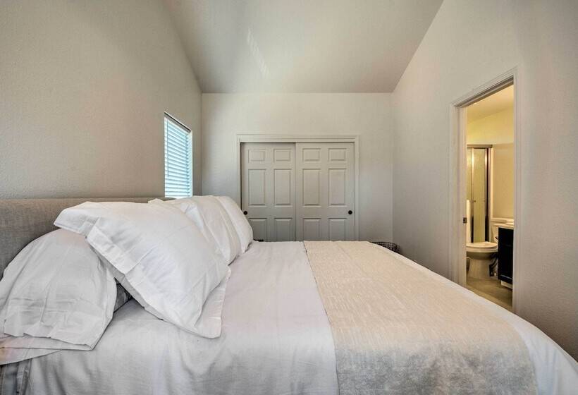 Sunny Grants Pass Home Near Parks & Breweries!