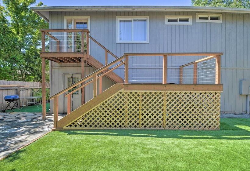 Sunny Grants Pass Home Near Parks & Breweries!