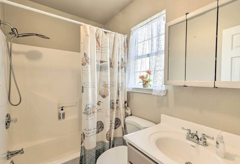 1/2 Mi To Sand: Surfside Beach Retreat!