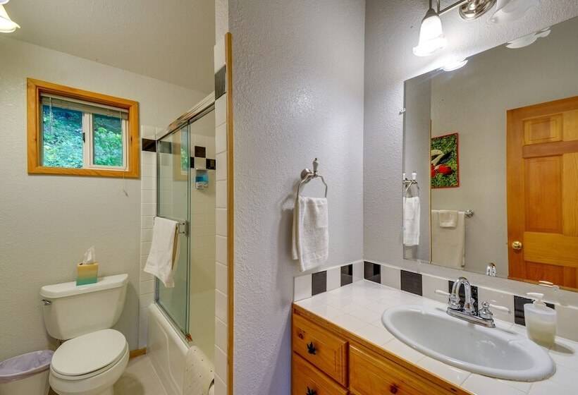 Tahuya Cabin: Hood Canal + Olympic Mountain Views!
