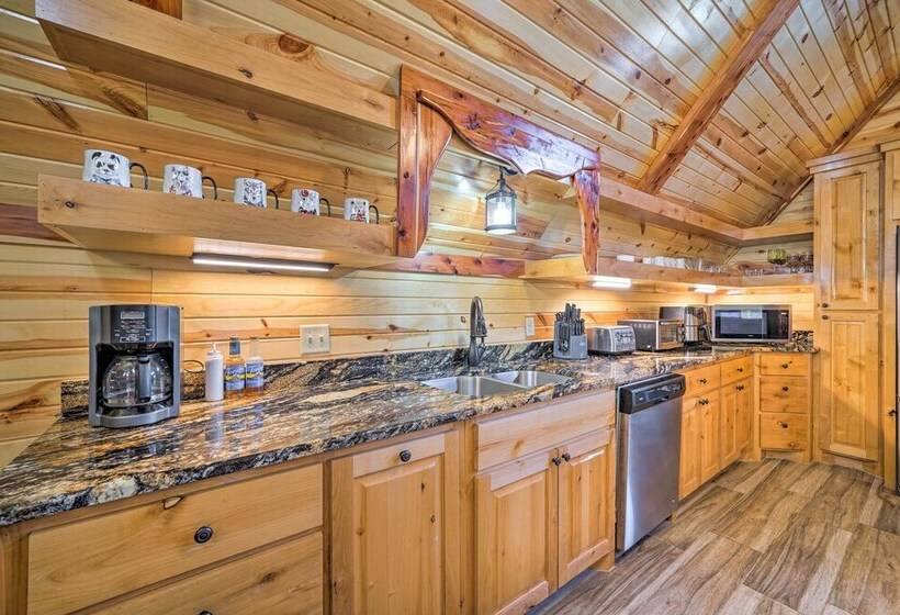 Talihina Retreat W/ Kiamichi River Access!