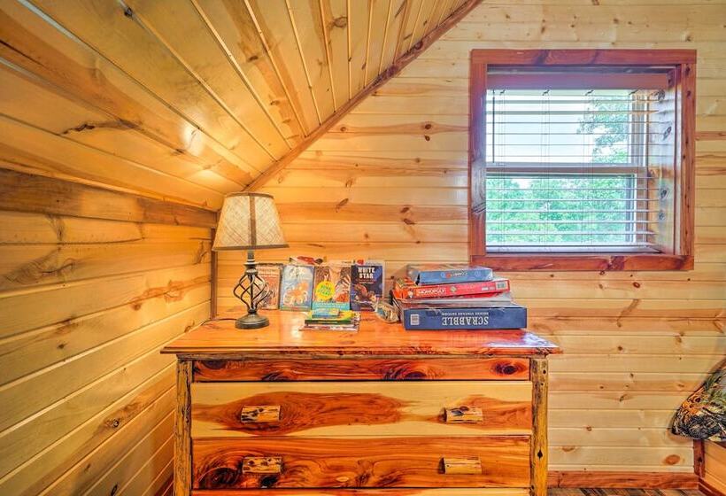 Talihina Retreat W/ Kiamichi River Access!