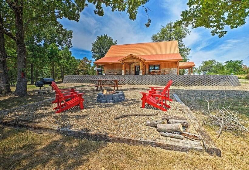 Talihina Retreat W/ Kiamichi River Access!