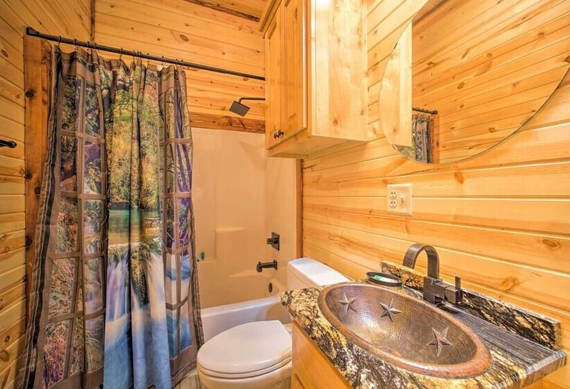 Talihina Retreat W/ Kiamichi River Access!