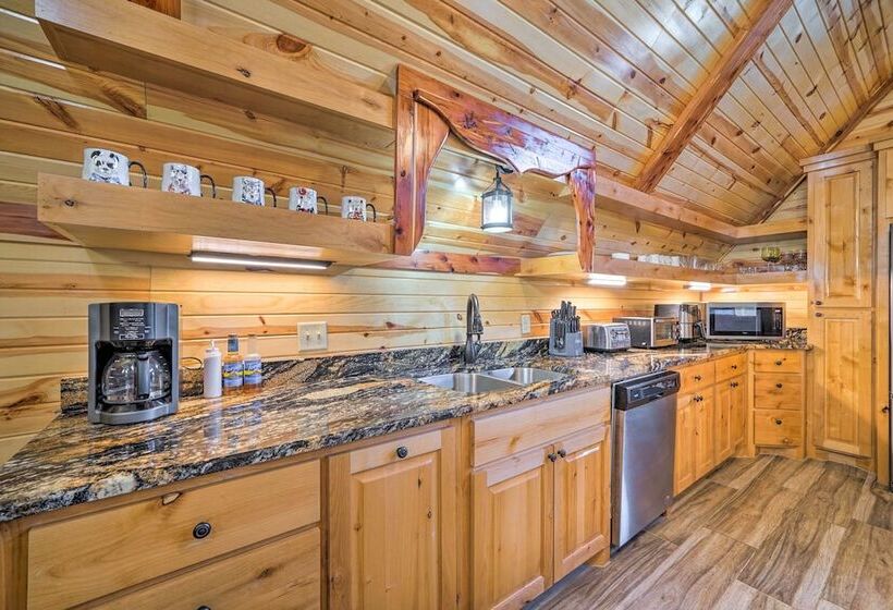 Talihina Retreat W/ Kiamichi River Access!