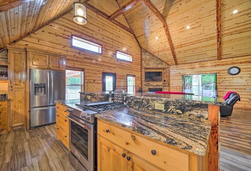 Talihina Retreat W/ Kiamichi River Access!