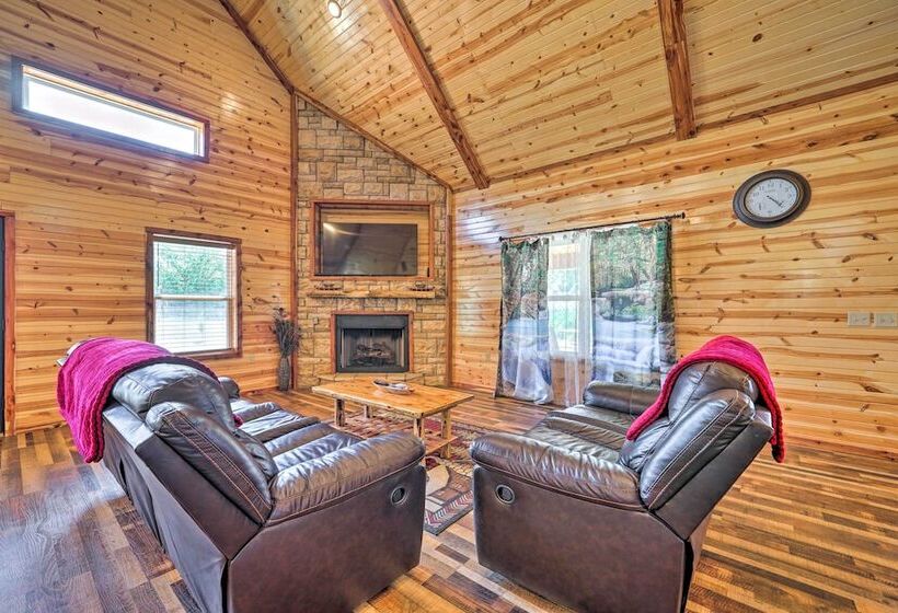 Talihina Retreat W/ Kiamichi River Access!
