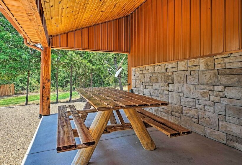 Talihina Retreat W/ Kiamichi River Access!